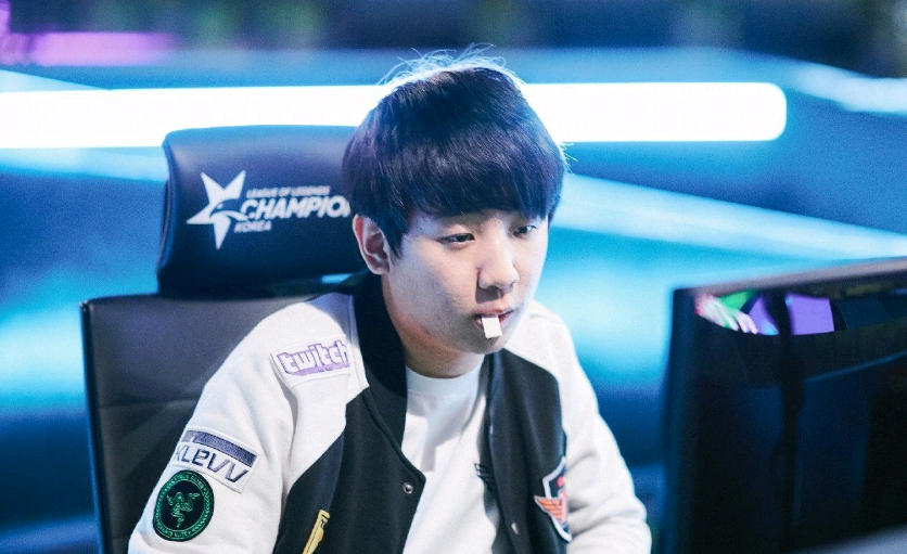 挥决定性作 挥决定性作